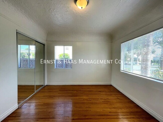 Building Photo - 1411 E Poppy St