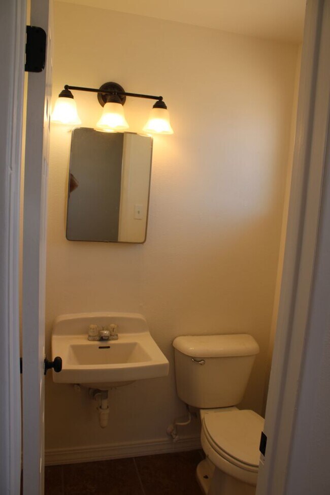 Building Photo - 5656 Sun Valley Dr