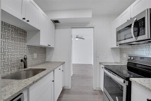 Building Photo - 301 Croton Ave