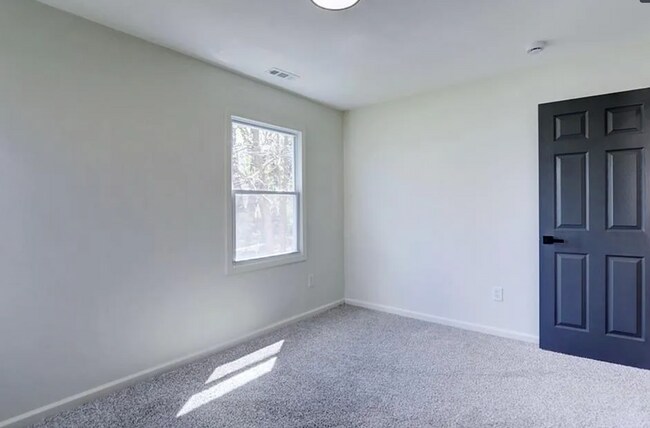 Building Photo - Beautifully remodeled 4-bedroom, 2-bath ho...