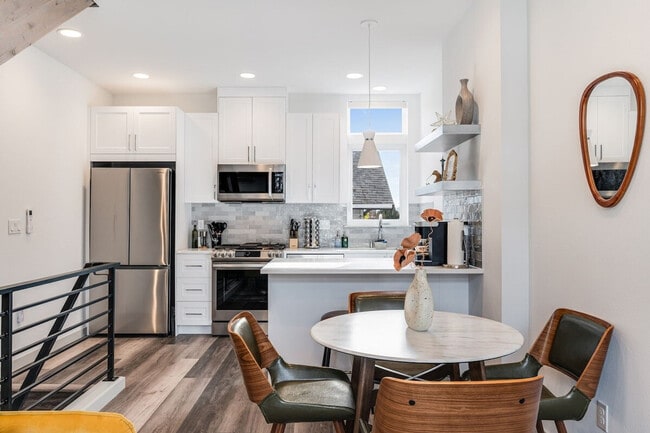 Building Photo - 4613 Dayton Ave N