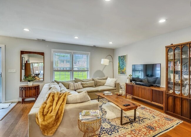 Building Photo - Bethany Court