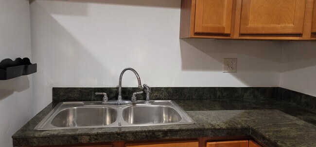 Building Photo - 2848 W Warren Blvd