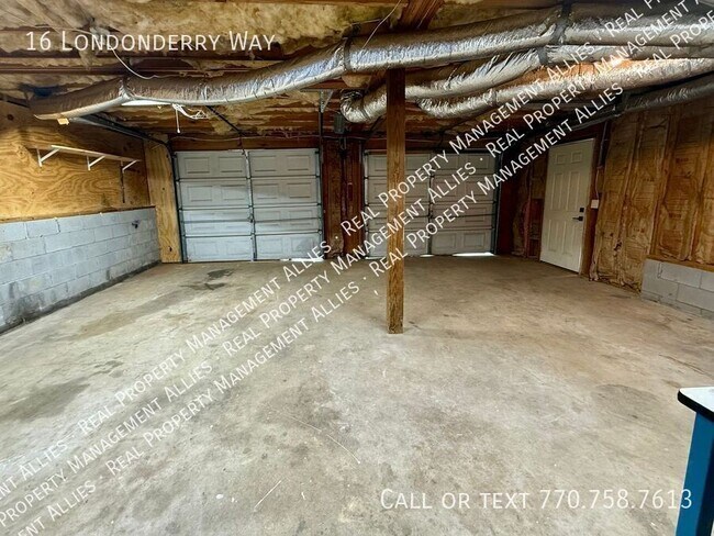 Building Photo - 16 Londonderry Way