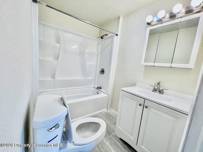 Building Photo - 636 Beech St