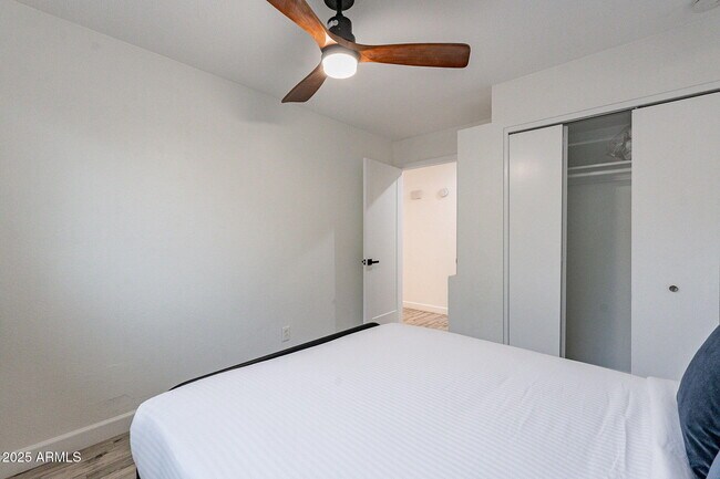 Building Photo - 8725 E Palo Verde Dr