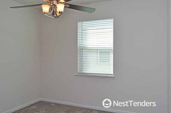 Building Photo - Like New Four Bedroom in Fernandina!