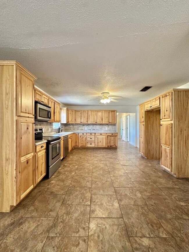 Building Photo - NOW AVAILABLE - Large 4 Bedroom Santa Rita...