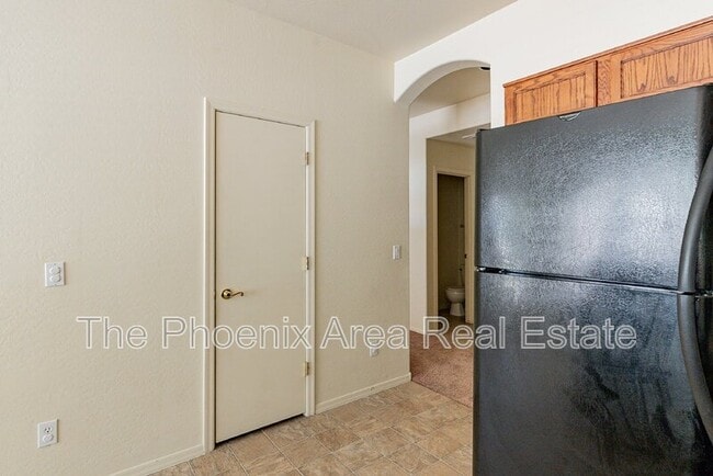 Building Photo - 2600 E Springfield Pl