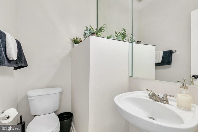 Building Photo - 709 Gaither Rd