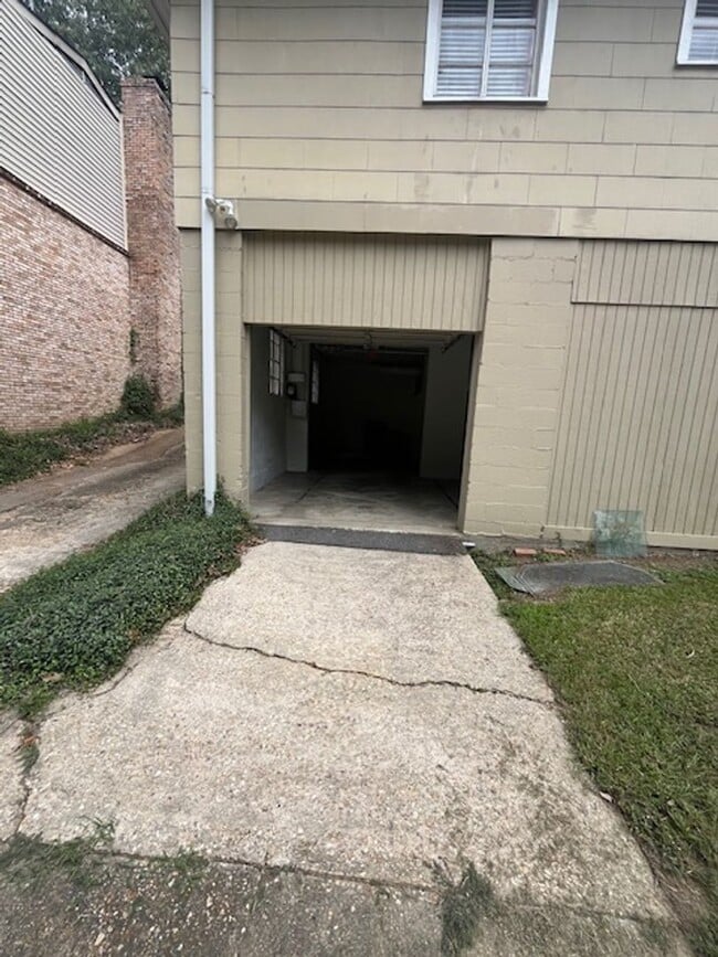 Building Photo - Linden - 1207/1209