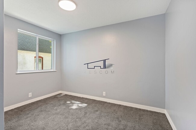 Building Photo - Updated Ogden 4 Bedroom 2 Bathroom Home Av...