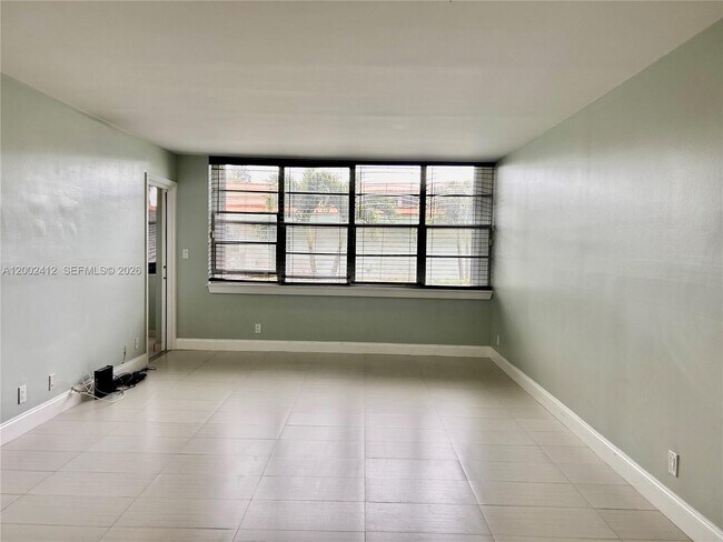 Building Photo - 2731 Taft St