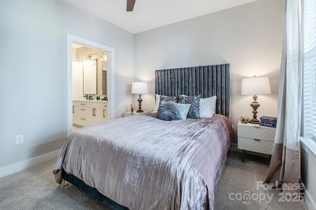 Building Photo - 101 W Morehead St