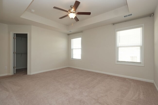 Building Photo - 3BR/2.5BA SFR with 1-car garage near Publix. Pets Allowed