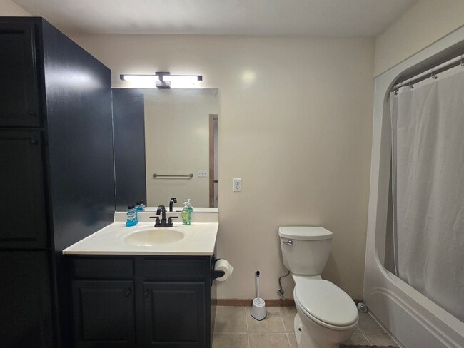 Building Photo - Beautiful 2 Bedroom Townhome - Only Steps ...