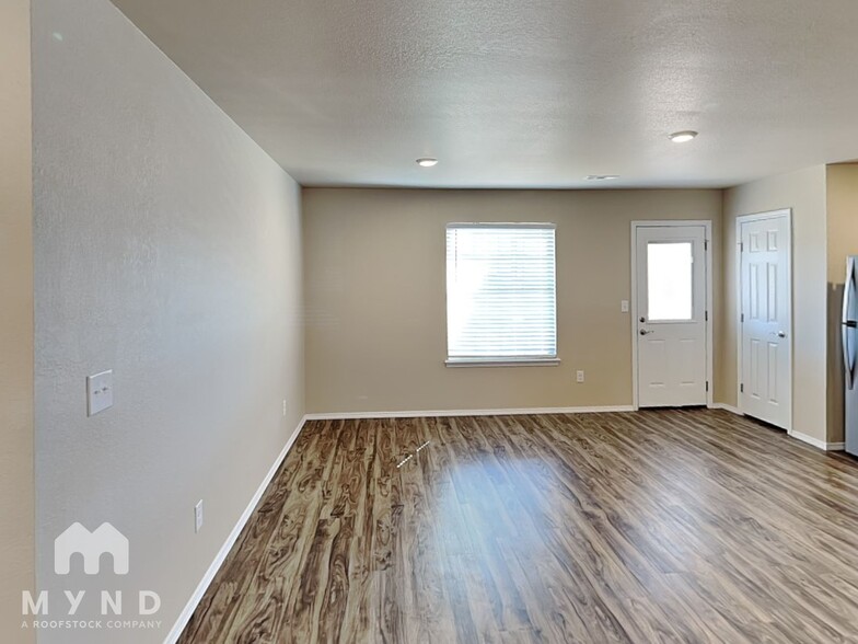 Building Photo - 2105 Misti Woods St