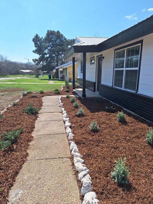 Building Photo - 2815 Wheatfield Dr