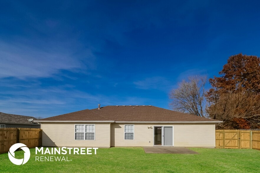 Building Photo - 315 E Elm St