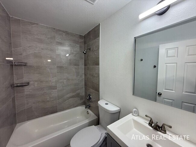 Building Photo - 2540 N 17th Way