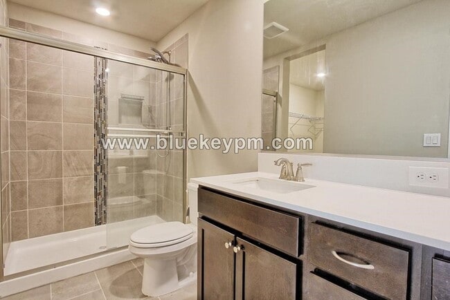 Building Photo - 4 Bed, 3 Bath Home Just off Ward Road and 4th Plain Blvd