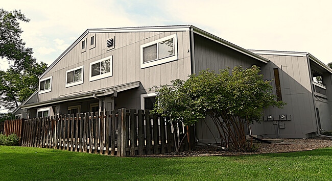Building Photo - 4150 Monroe Dr