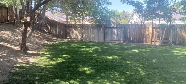Building Photo - Beautiful Northridge Home