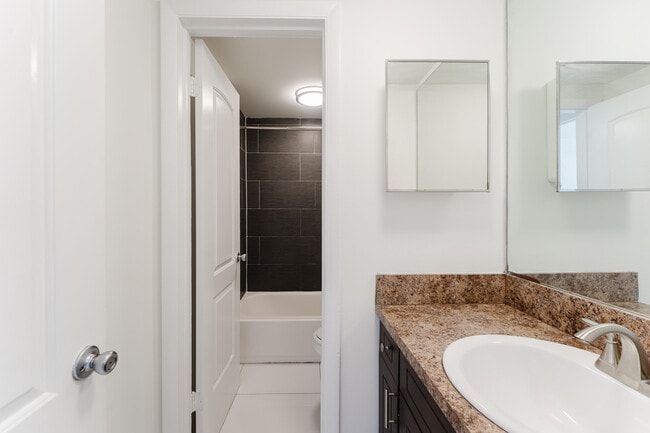 Building Photo - 606 NW 13th St