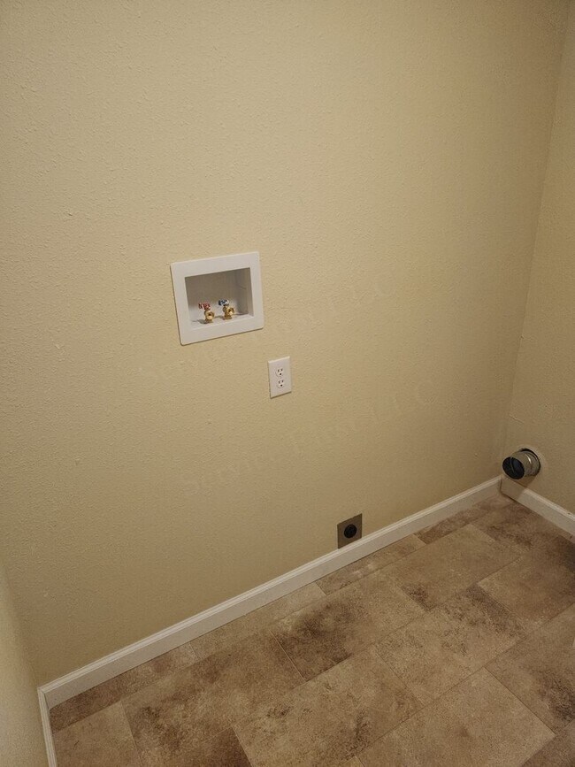 Building Photo - Table Rock Apartments