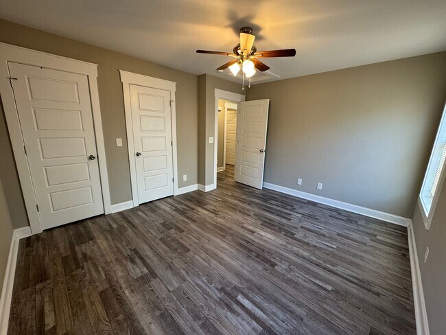 Building Photo - 310 N Varnell Rd