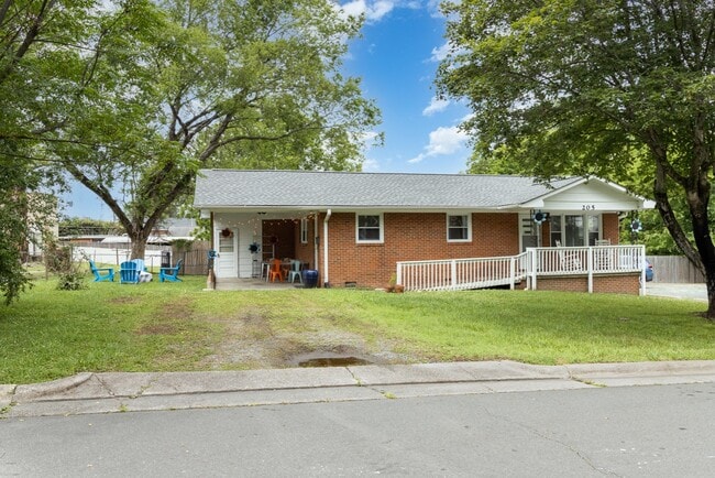 Building Photo - 205 Sunset Dr