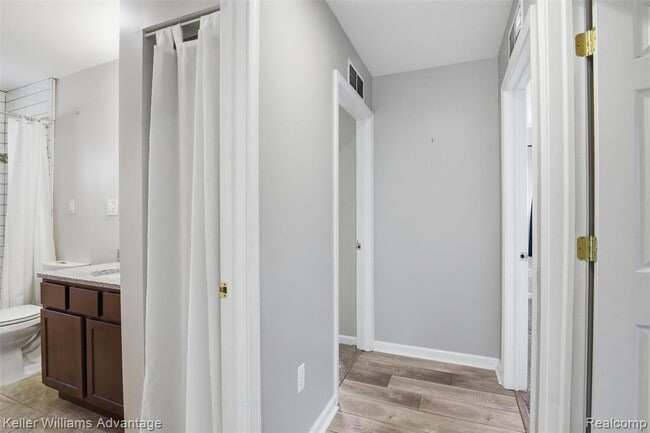 Building Photo - 7435 Lathers St