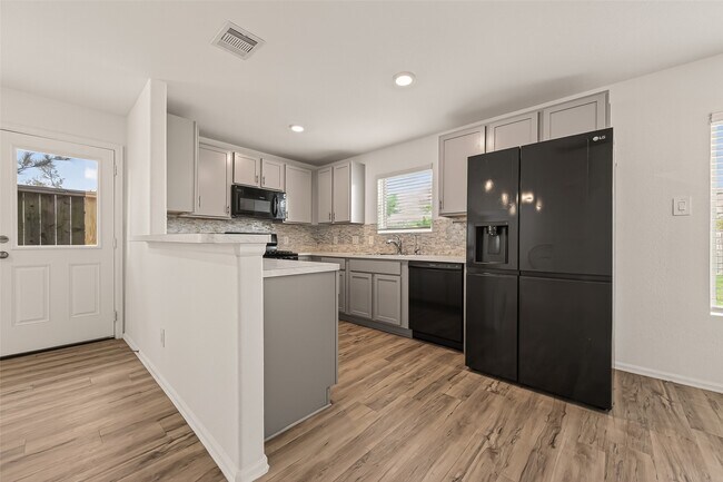 Building Photo - 1307 Vincente Ct