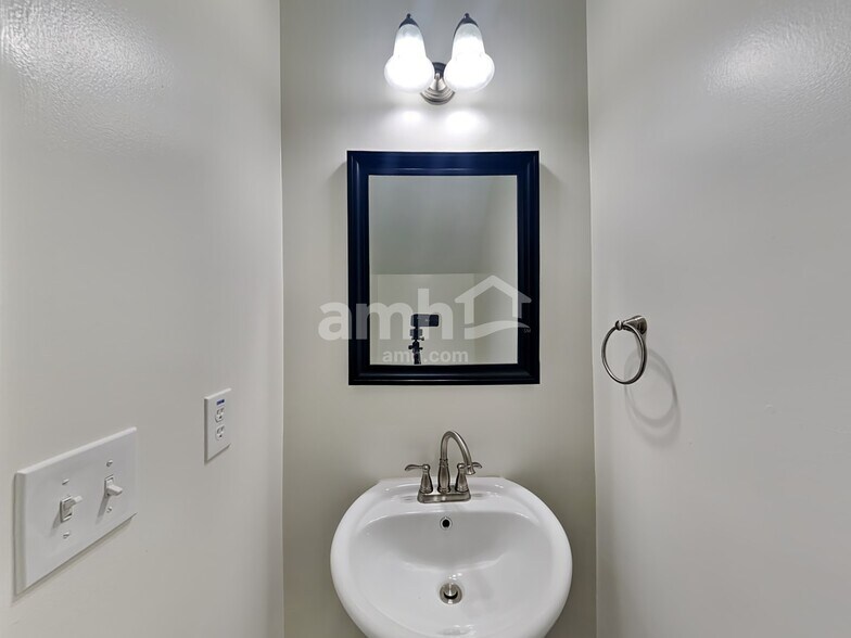 Building Photo - 4899 McEver View Dr
