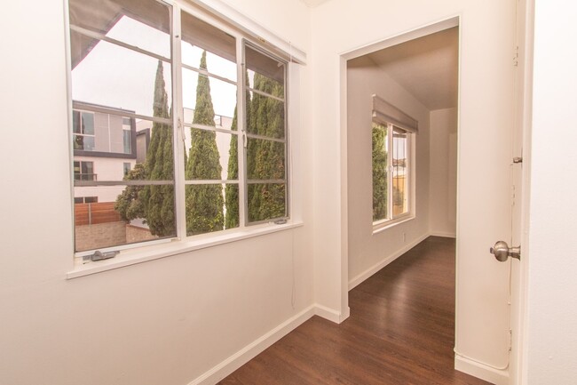 Building Photo - 1602-1604 Rosecrans / 3010 Jarvis