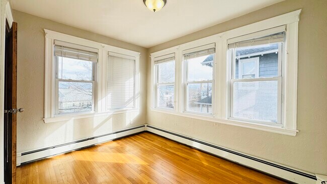 Building Photo - 62 Edgecliff Rd