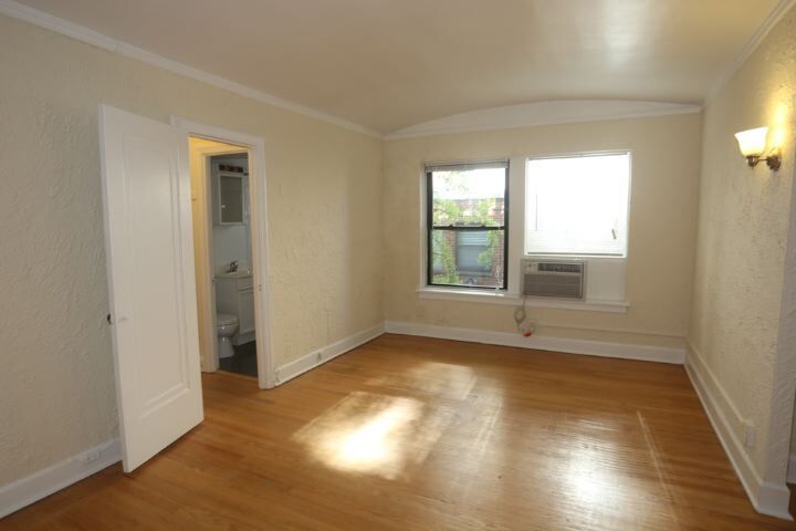 Building Photo - 539 W Arlington Pl