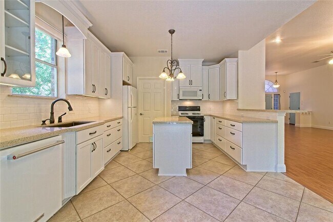 Building Photo - 301 Derby Ln