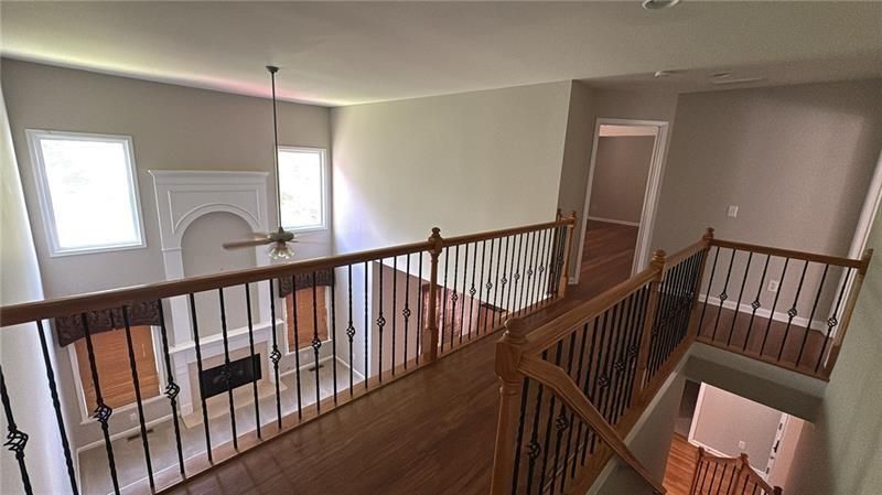 Building Photo - 1880 Willshire Glen