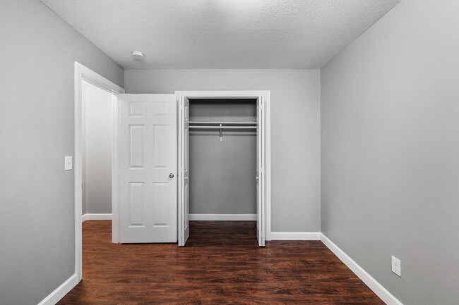 Building Photo - Spacious 1BR/1Bath apartment available Now!