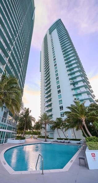 Building Photo - 1900 N Bayshore Dr