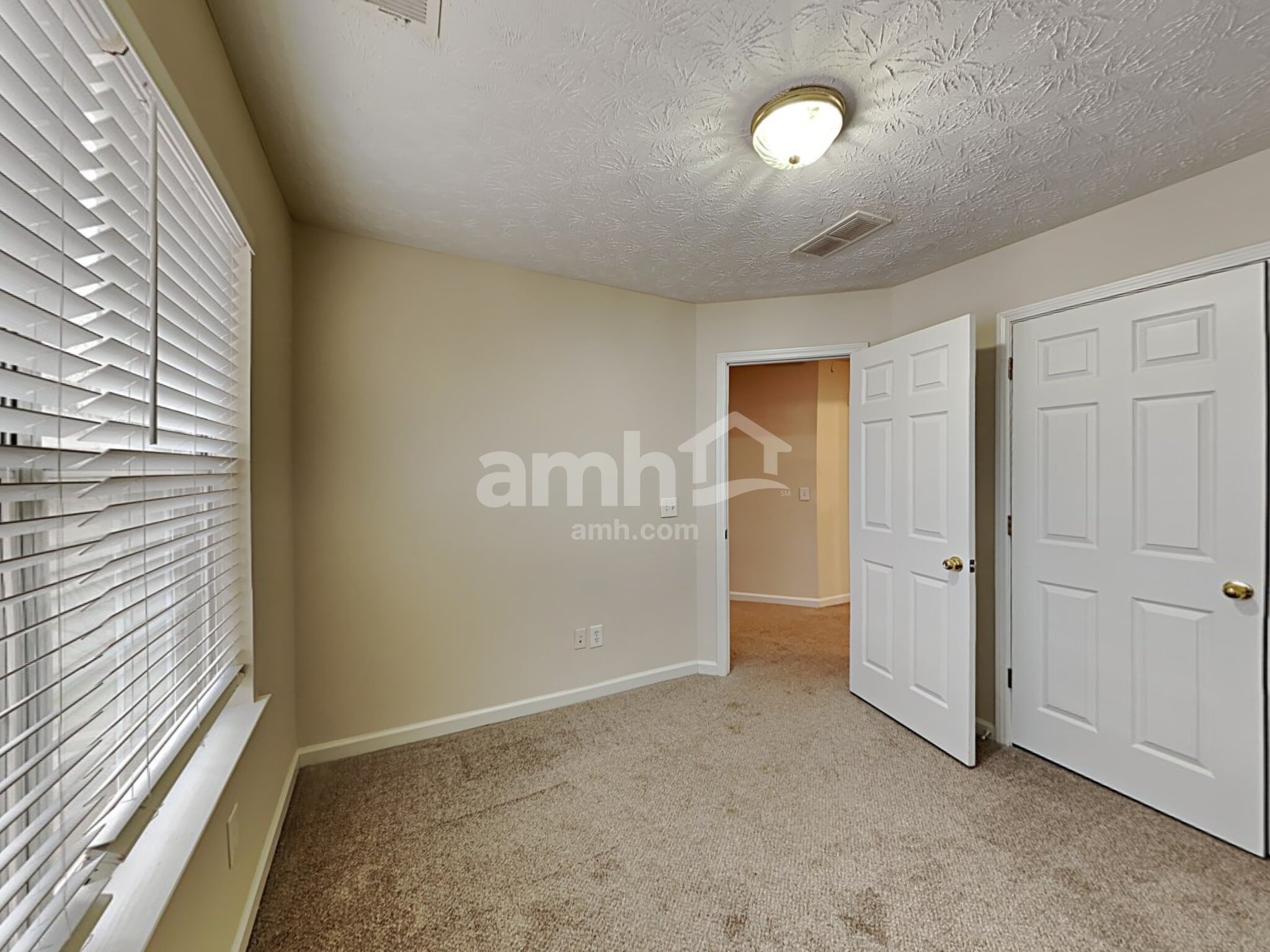 Building Photo - 6035 Savannah Dr