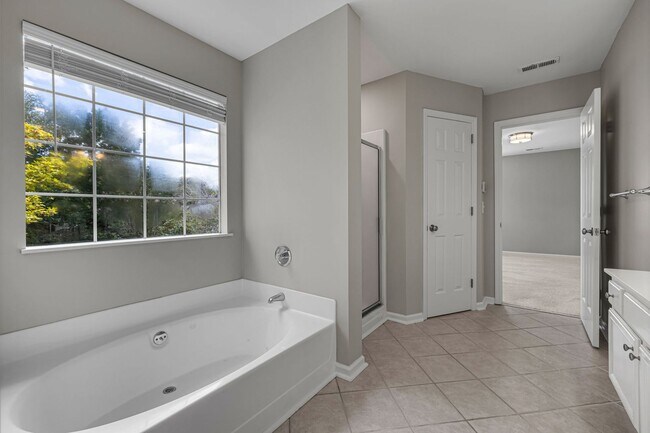 Building Photo - Spotless home in sought after Fieldstone Farms!