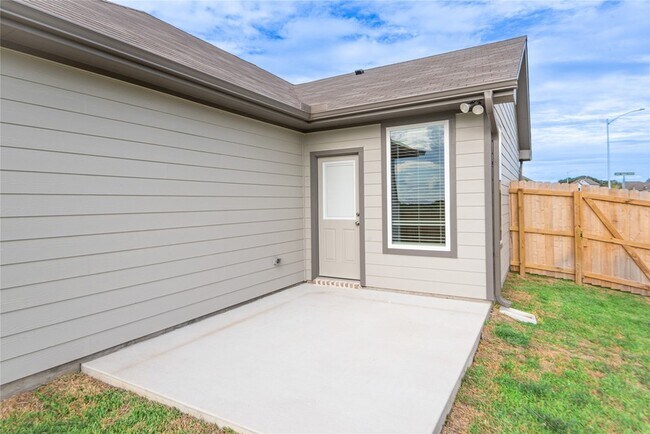 Building Photo - 1500 Lake Ridge Drive