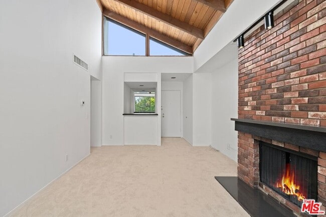 Building Photo - 1340 S Beverly Glen Blvd
