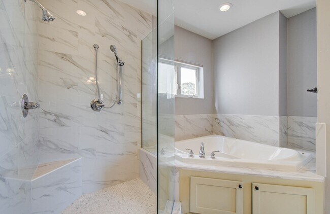 Building Photo - 517 Fowler St