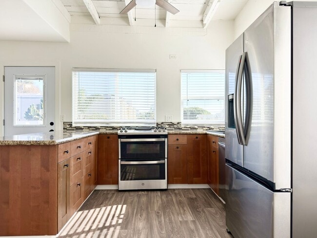 Building Photo - Spacious Coastal Retreat in the Heart of Cardiff!