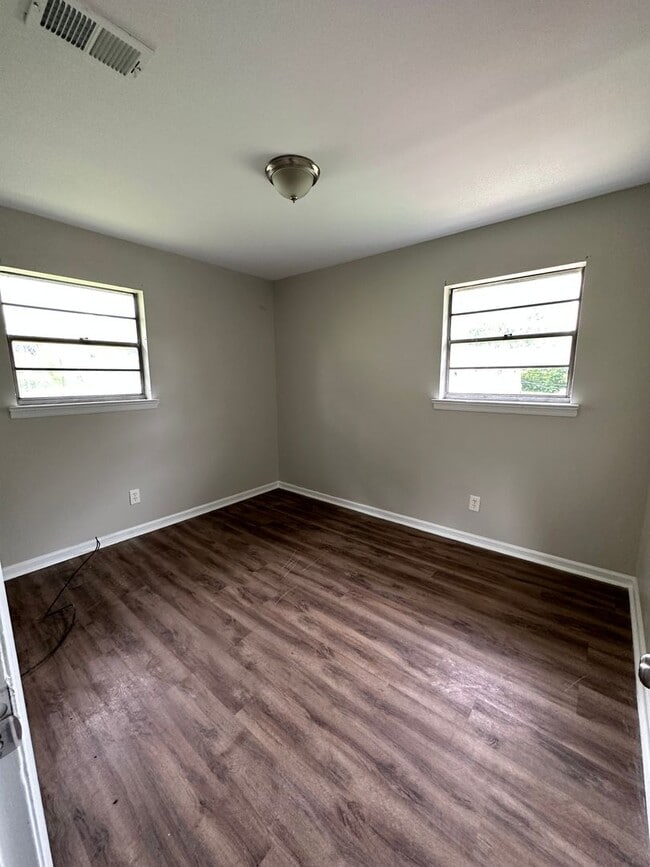 Building Photo - Brighton