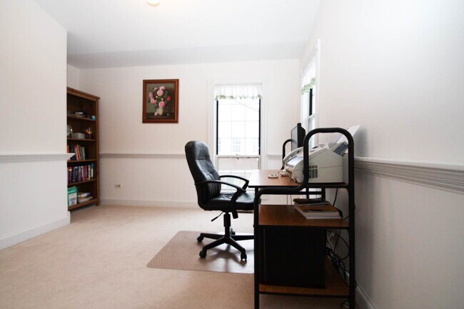 Building Photo - 648 W Parkside Dr