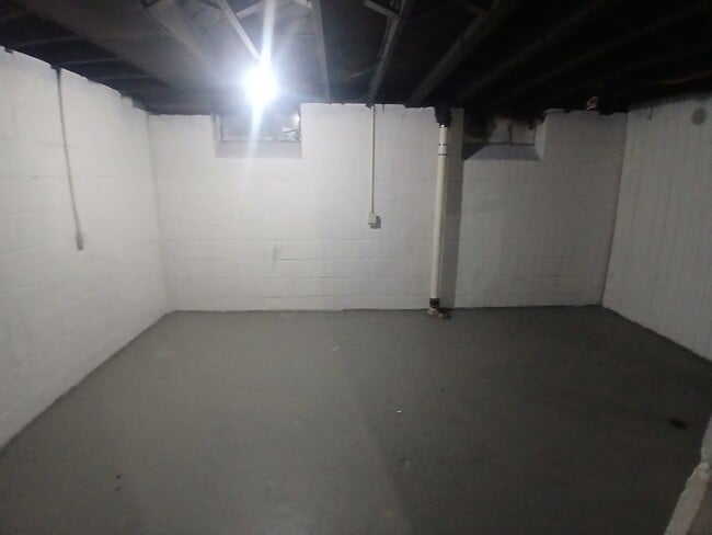 Building Photo - 3 Bedroom Bungalow